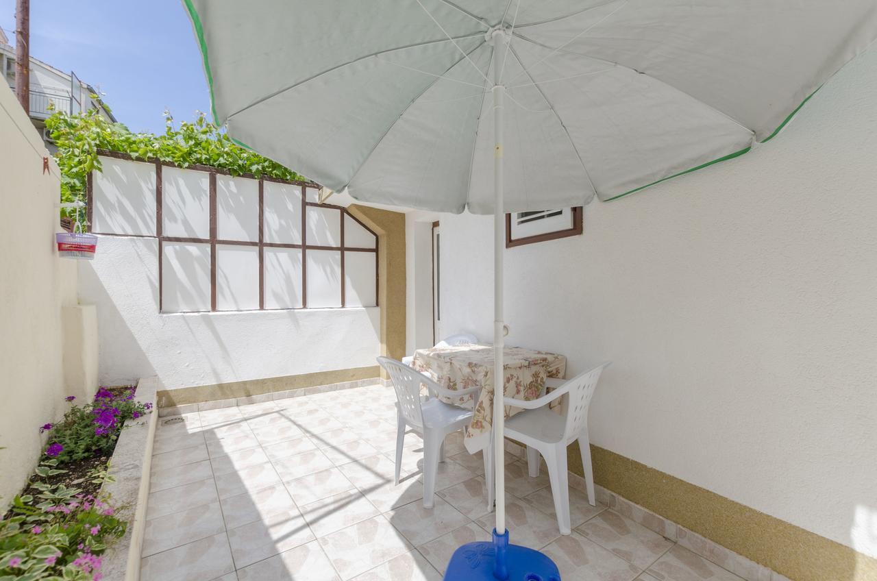 Apartments Visnja Primosten Ngoại thất bức ảnh