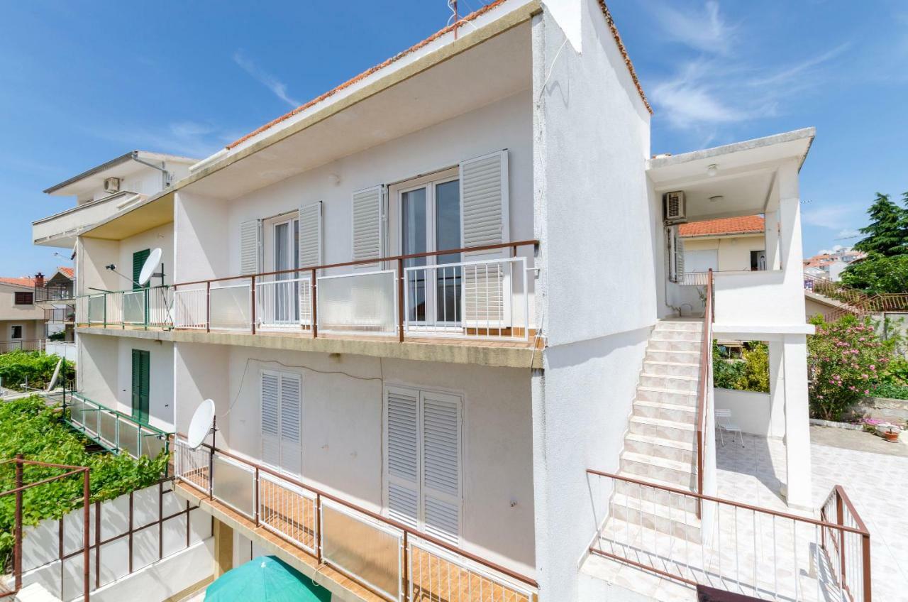 Apartments Visnja Primosten Ngoại thất bức ảnh