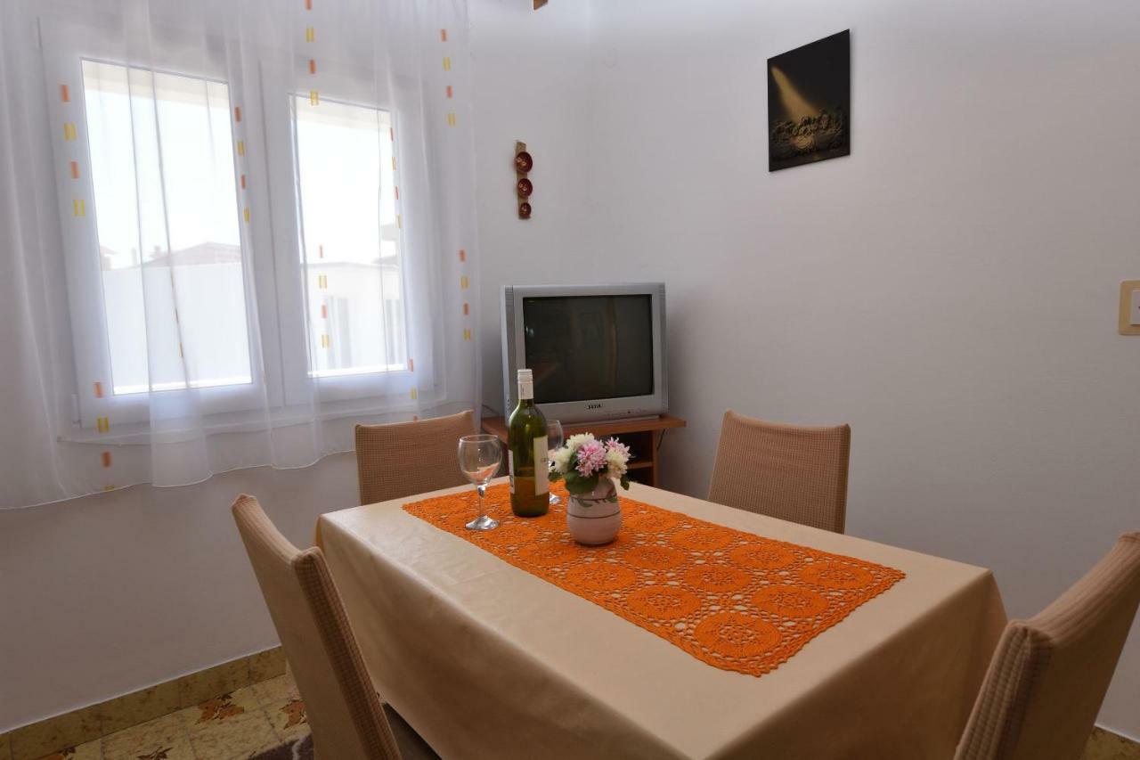 Apartments Visnja Primosten Phòng bức ảnh